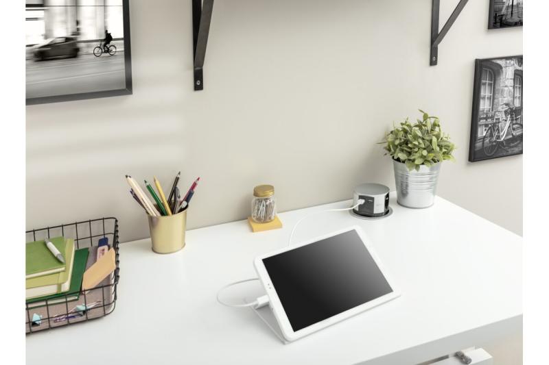 Indux Comfort uitschuifbaar stopcontact aluminium 3x penaarde Type E + 2x USB-A 3600W Ø100 mm