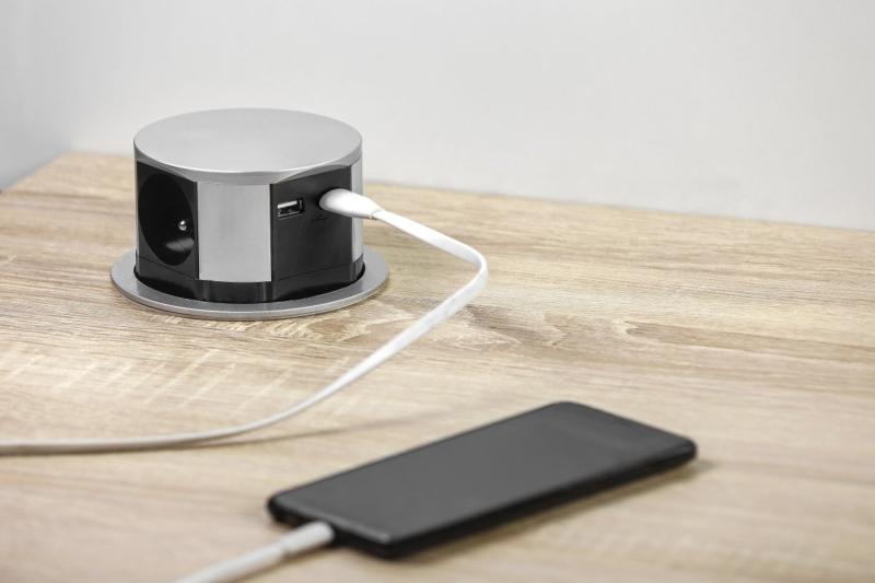 Indux Comfort uitschuifbaar stopcontact aluminium 3x penaarde Type E + 2x USB-A 3600W Ø100 mm