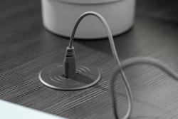 Naprava za brezžično polnjenje, vgradna, kabel 2 m, črna