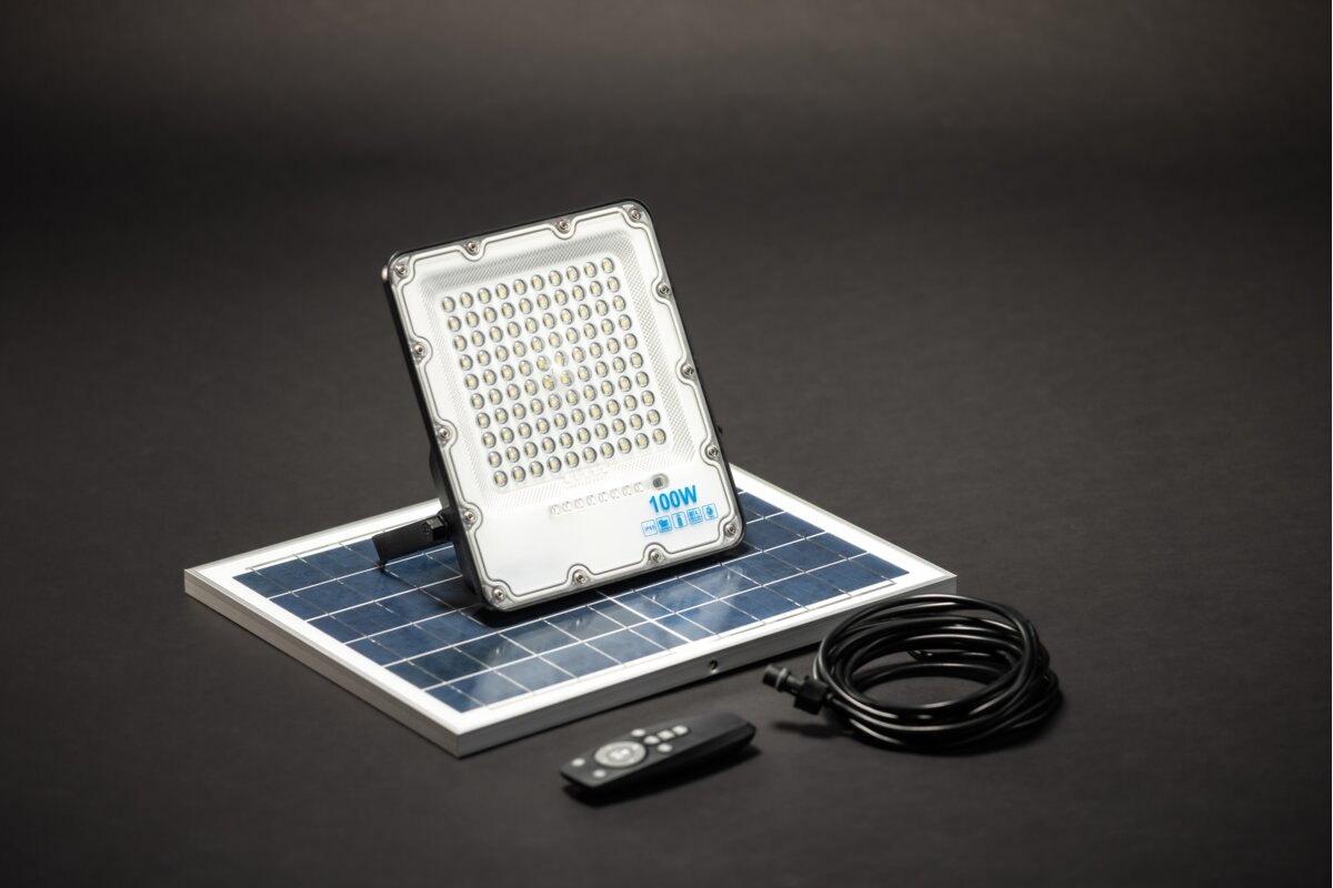 LED solar floodlight BRAVOS, 1500 lm, 6400K, IP65, 120°, remote control