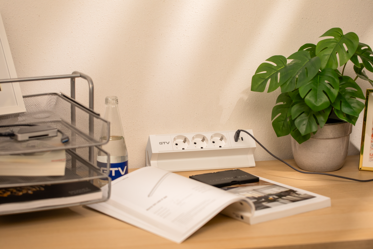 Furniture socket BASCO, 3xSHUKO, USB A+C, cable 1.5 m, white