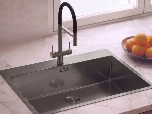 Pure.Sink Elite Steel Flex 3-weg PVD gun metal keukenkraan met flexibele uitloop en Gefilterd Water PS8110-61