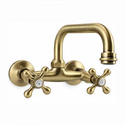heritage_ascot_tip_spout_bronze_tap_closeup