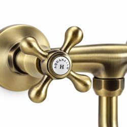 heritage_ascot_bronze_wall_closeup