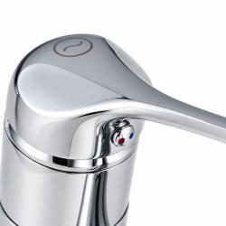 medic_lbig_spout_cold_chrome_macro
