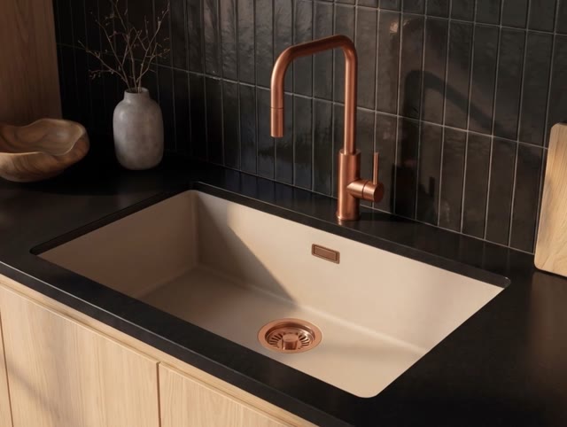 Pure.Sink Eternal Quartz Coffee cream Spoelbak 70x40 cm Onderbouw en Opbouw met Koperen plug