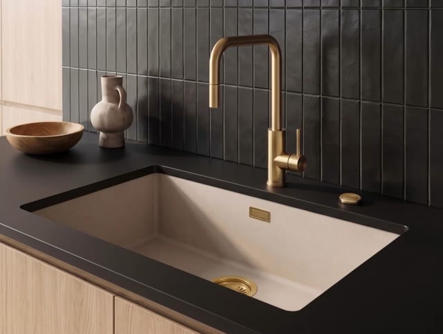 Pure.Sink Eternal Quartz Coffee cream Spoelbak 70x40 cm Onderbouw en Opbouw met Automatische  Gouden plug
